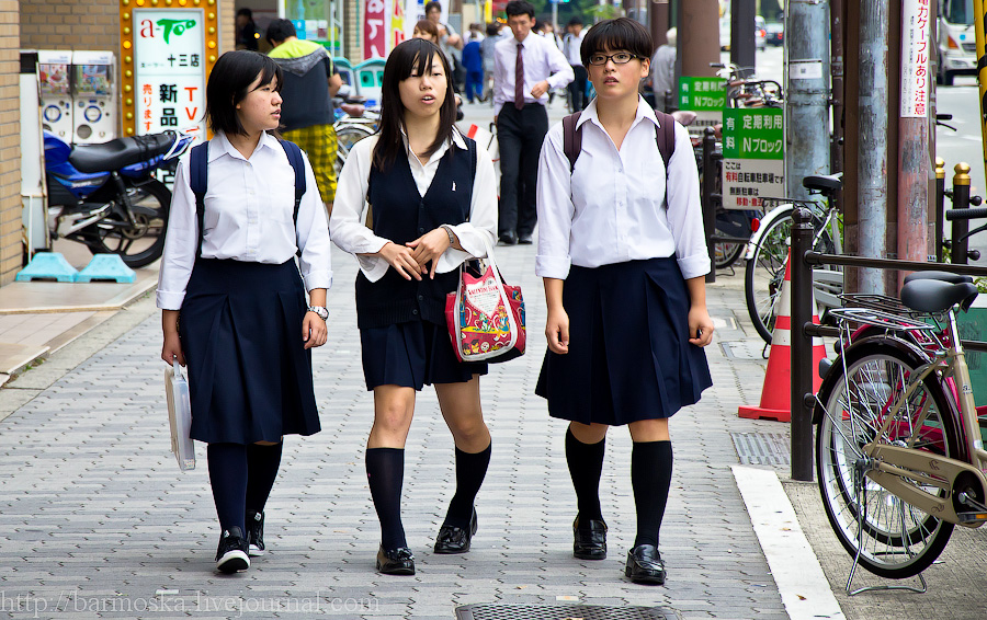 Японки школа видео. Школьная форма в Японии. Обычный японский школьник. Настоящие японские школьники. Японская Школьная форма Токио.